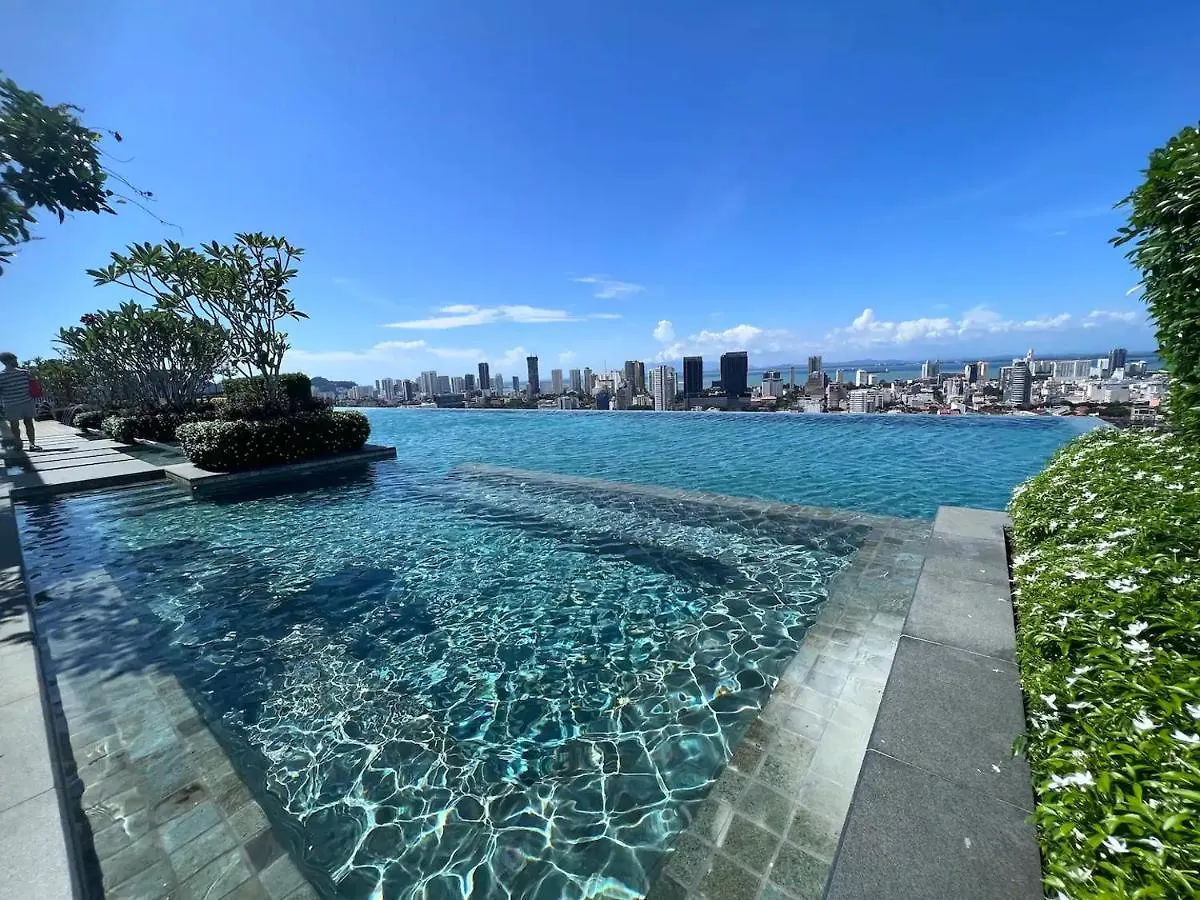 Apartment Rooftop Pool, Up To 8 Pax, 2 Bedrooms, 2 Bathrooms, 2 Car Parks By Star Home George Town Malaysia