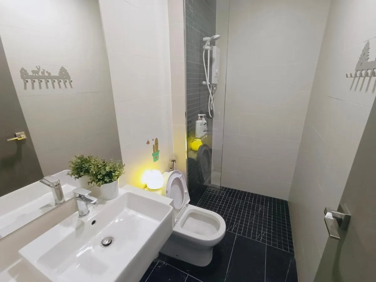 Apartment Rooftop Pool, Up To 8 Pax, 2 Bedrooms, 2 Bathrooms, 2 Car Parks By Star Home George Town Malaysia