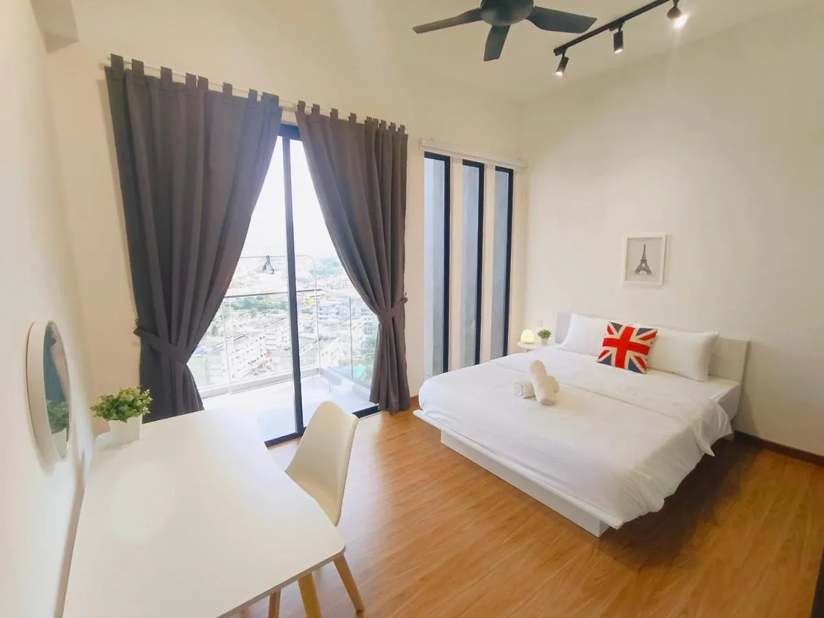 Rooftop Pool, Up To 8 Pax, 2 Bedrooms, 2 Bathrooms, 2 Car Parks By Star Home George Town