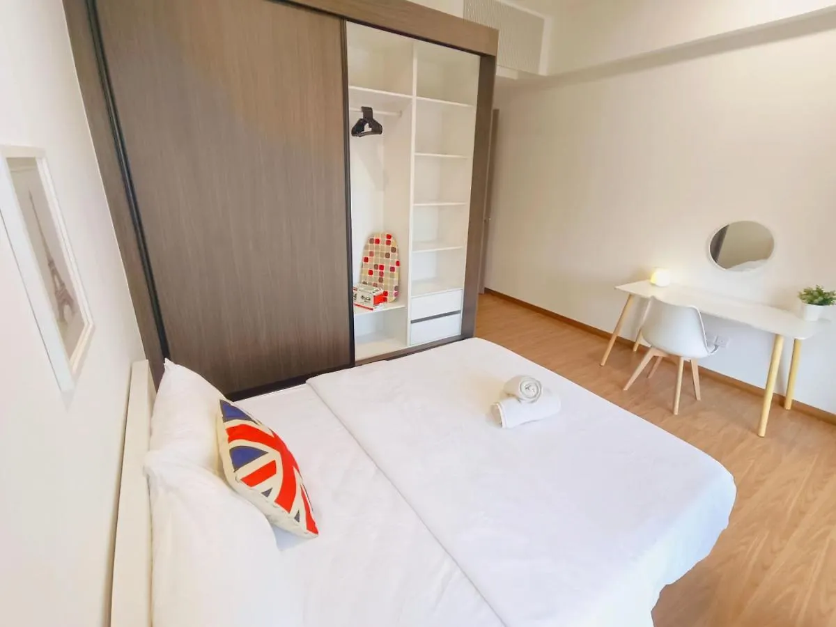 Apartment Rooftop Pool, Up To 8 Pax, 2 Bedrooms, 2 Bathrooms, 2 Car Parks By Star Home George Town