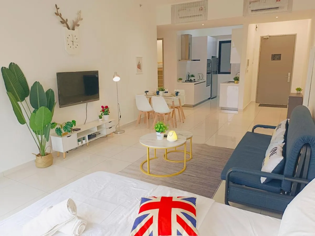Apartman Rooftop Pool, Up To 8 Pax, 2 Bedrooms, 2 Bathrooms, 2 Car Parks By Star Home George Town