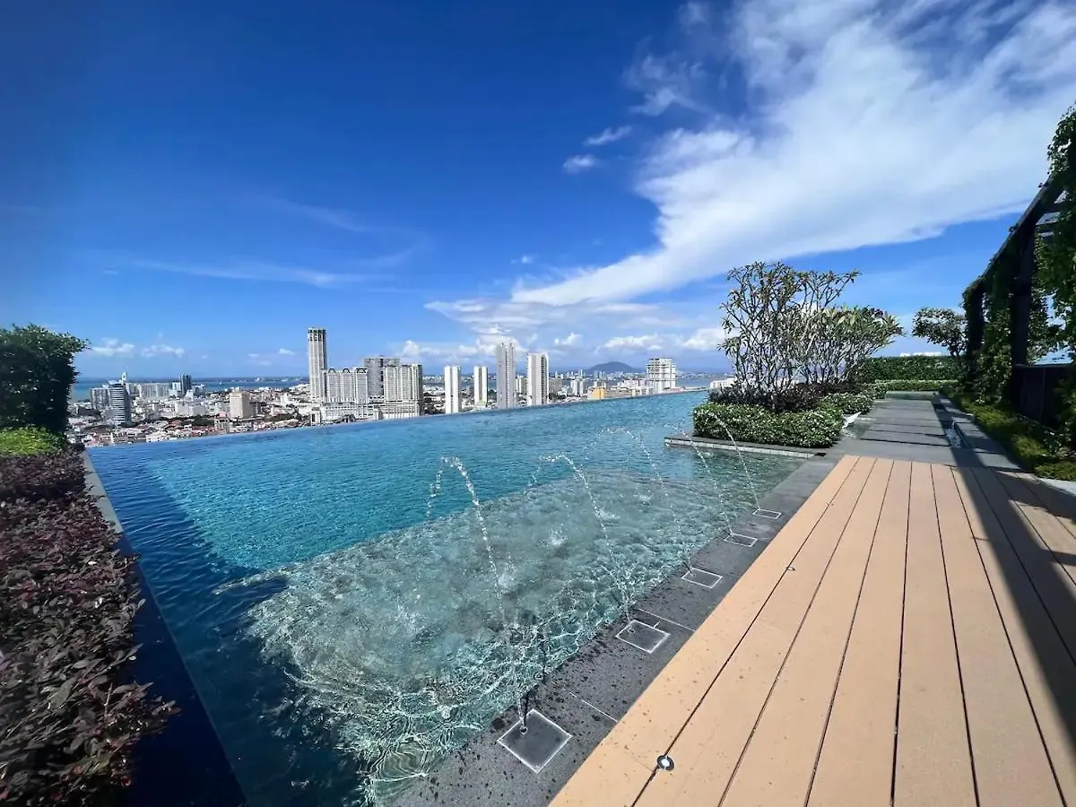 Rooftop Pool, Up To 8 Pax, 2 Bedrooms, 2 Bathrooms, 2 Car Parks By Star Home George Town  Apartman